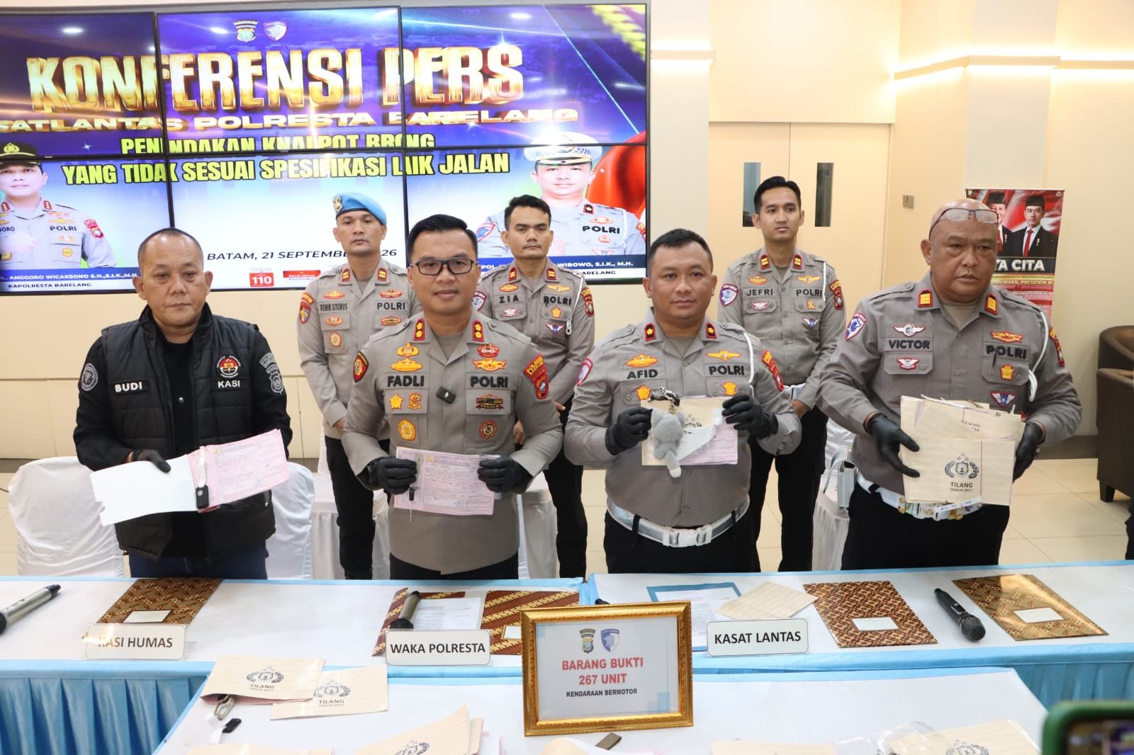 Wakapolresta Barelang Pimpin Konferensi Pers Penindakan 267 Knalpot Tidak Sesuai Spesifikasi di Wilayah Hukum Polresta Barelang