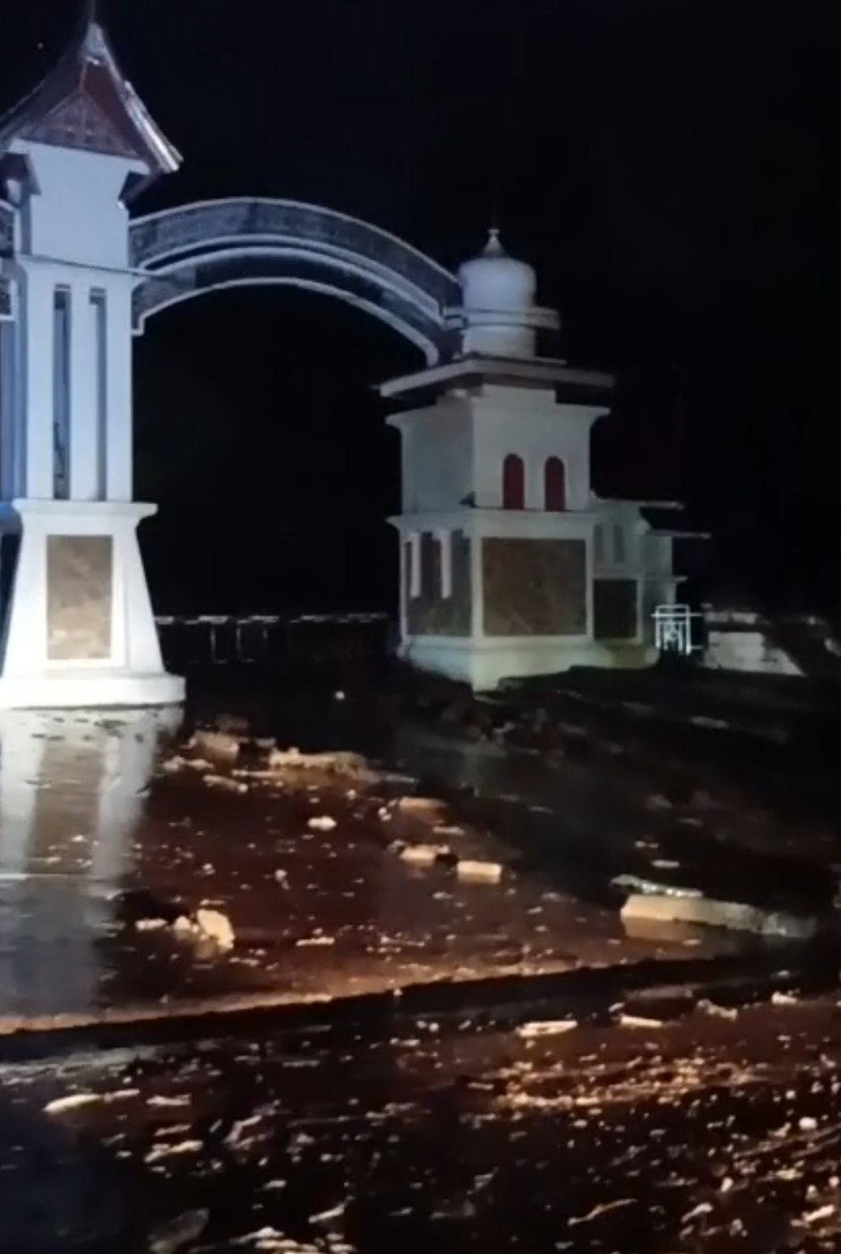 Galodo Terjang Kompleks Kantor Bupati Kabupaten Solok, Warga Diminta Waspada
