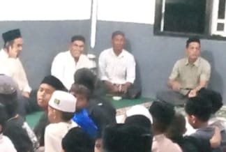 Keuchik Dedi Iswadi Bersama Perangkat Desa Meriahkan Malam Penyambutan Maulid Nabi di Lambaroh