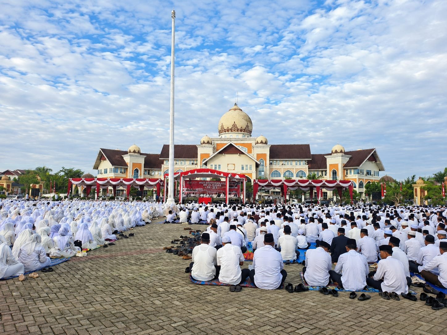 Lautan Putih di Lhoksukon, Belasan Ribu Warga Peringati 21 Tahun Perdamaian Aceh